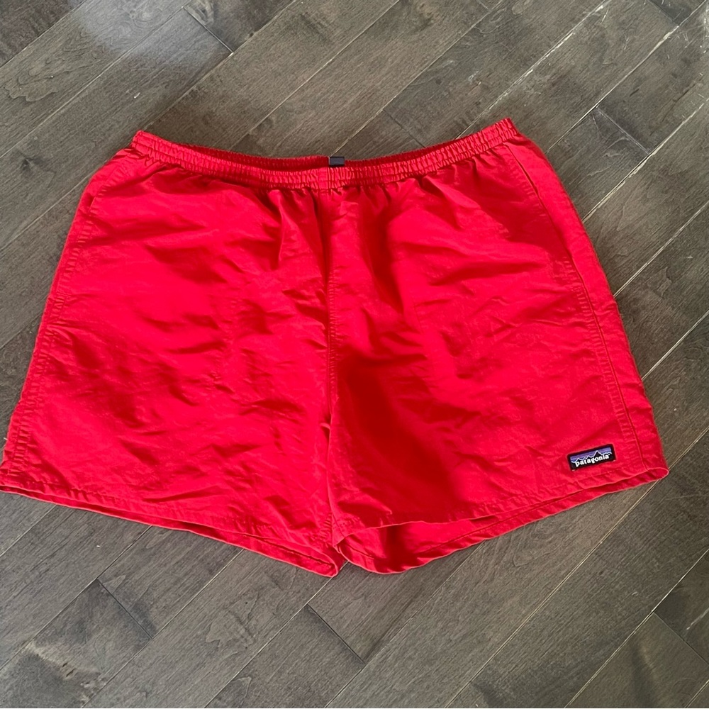 Men’s Patagonia Baggies size XL RED